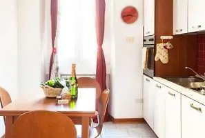 Tiraboschi 6 - Porta Romana Hotel Milan Italy