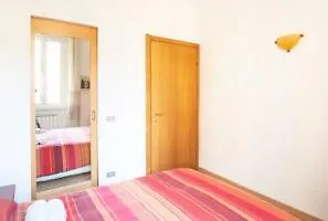 Tiraboschi 6 - Porta Romana Hotel Milan Italy
